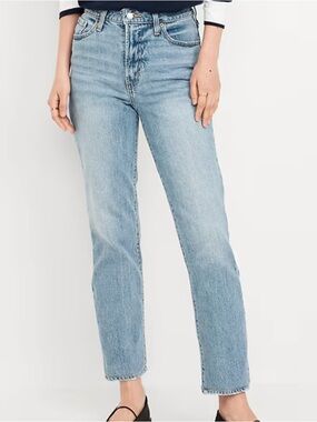 Old Navy Straight-Leg Women’s Jeans in Medium Blue Wash